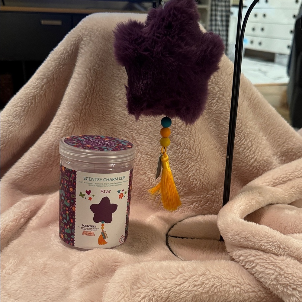 Scentsy Star Charm Clip with Yellow Tassel